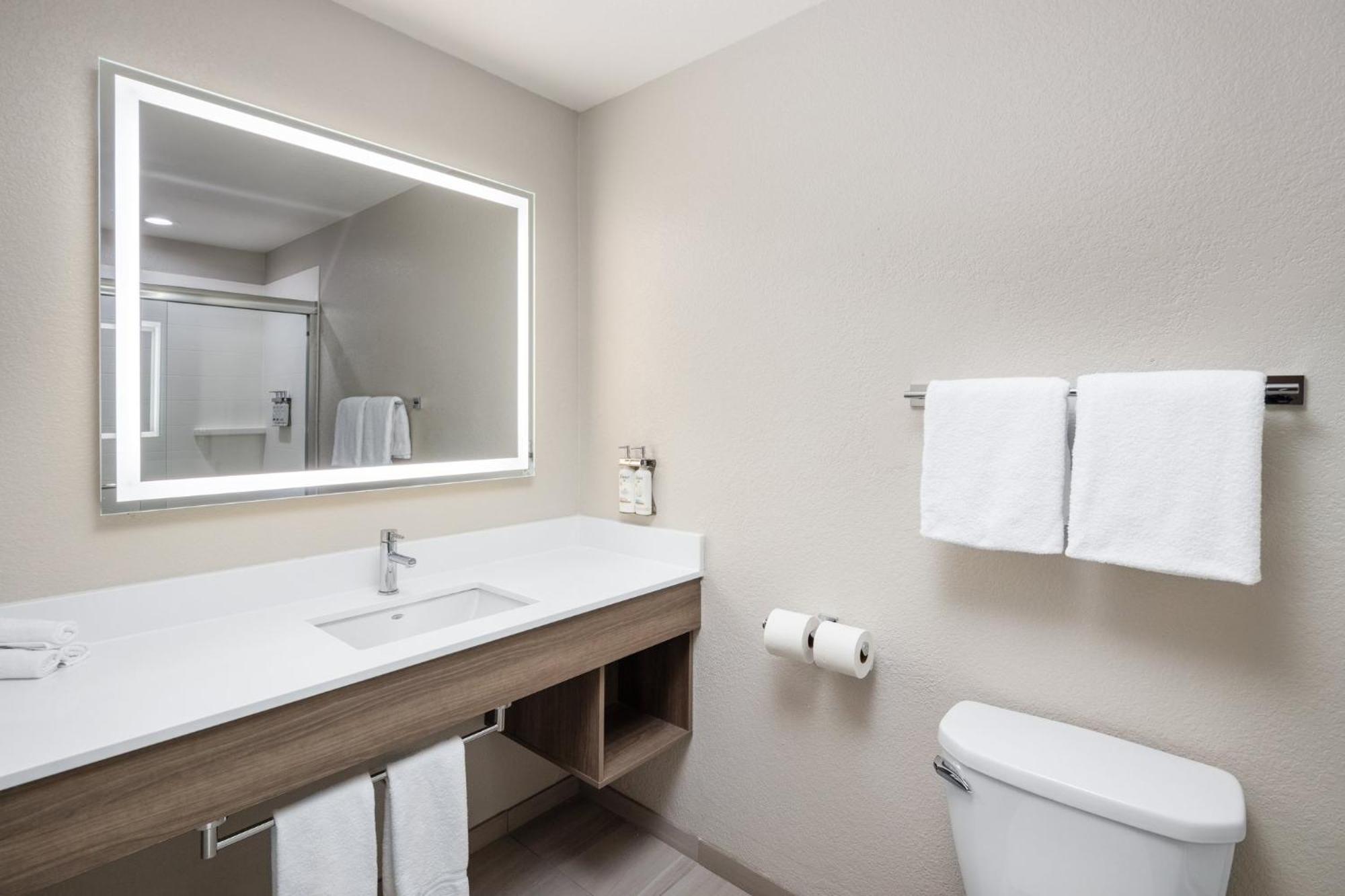 Holiday Inn Express & Suites - Green Bay East By Ihg Bagian luar foto