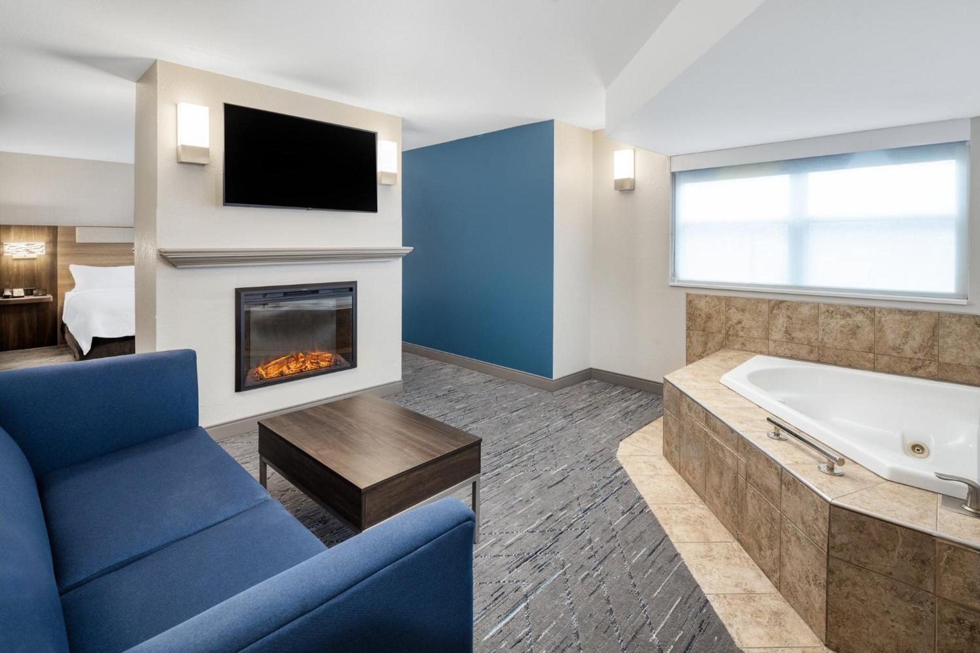 Holiday Inn Express & Suites - Green Bay East By Ihg Bagian luar foto