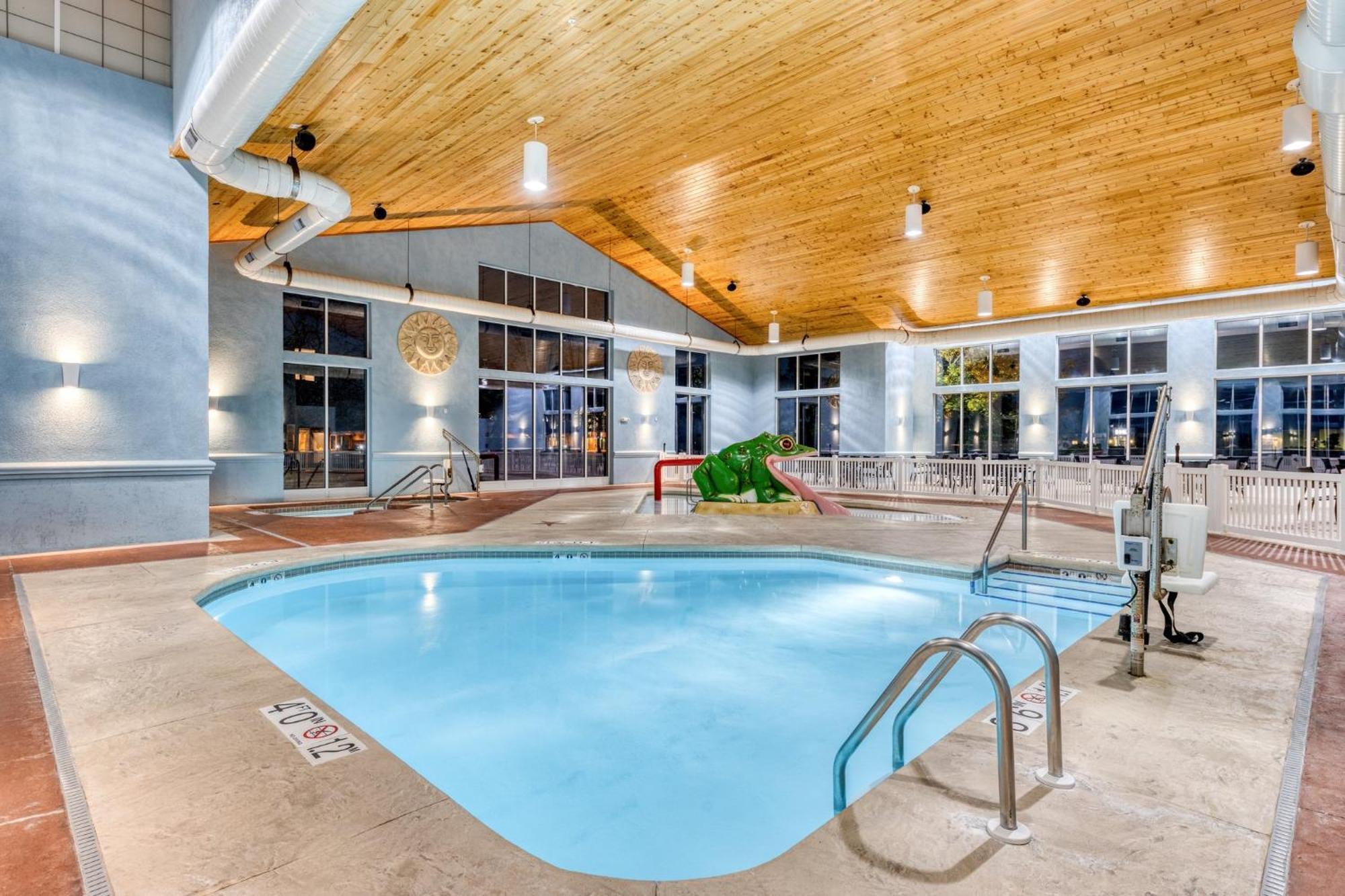 Holiday Inn Express & Suites - Green Bay East By Ihg Bagian luar foto