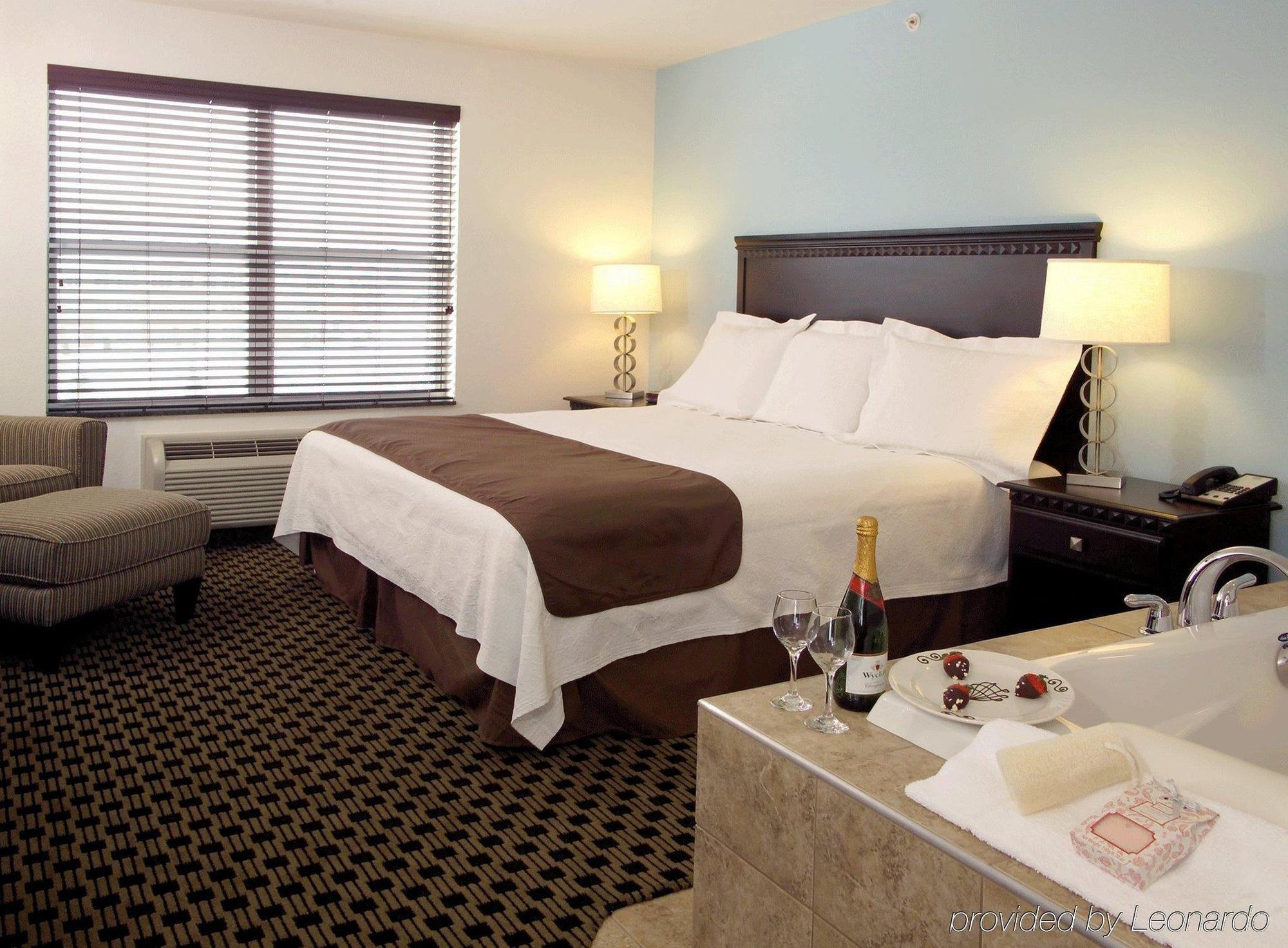 Holiday Inn Express & Suites - Green Bay East By Ihg Bagian luar foto